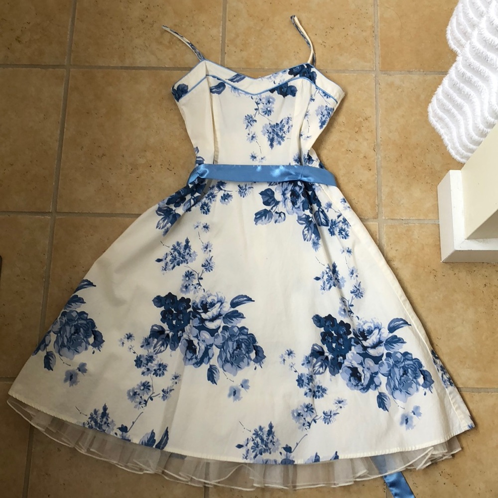 Cute floral spring dress.